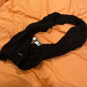 NWT Nine West Infinity scarf